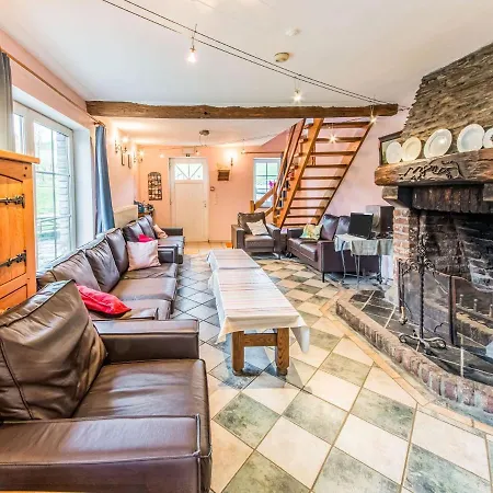 Vakantiehuis Beautiful In With Sauna